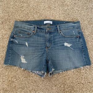 New Women’s LOFT Denim Blue Distressed Shorts, size 6/28